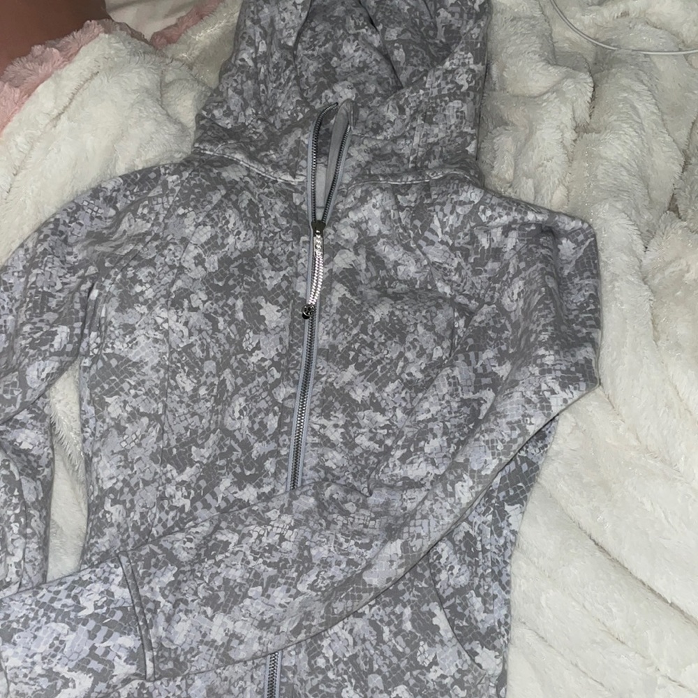 Lululemon scuba jacket, brand new condition